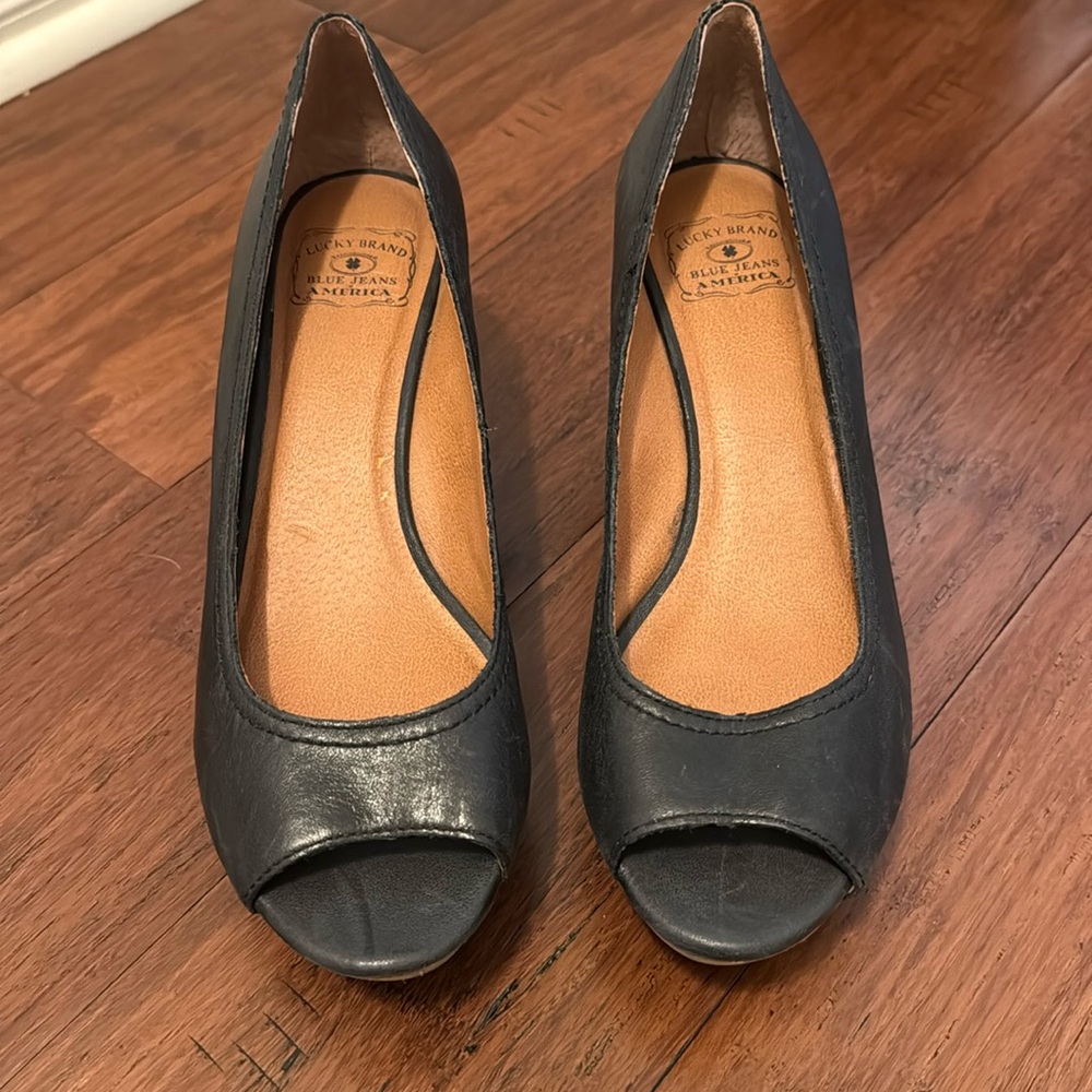 Lucky Brand Issy 2 Black + Brown Platform Wedges